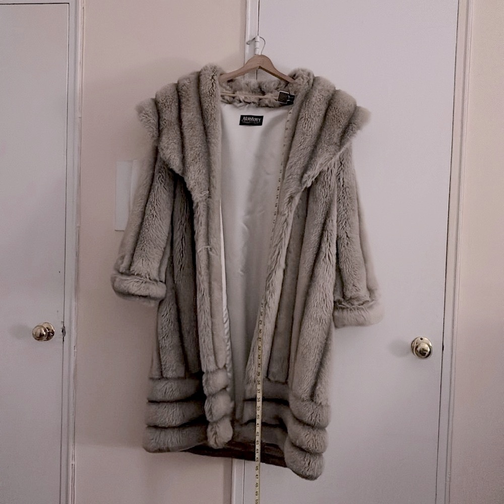 🔴Shimmering Monterey 100% Faux Fur Coat, Size L